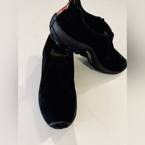 Merrell Moc, Black Suede, size 7  Women’s, air cushion, Very good condition.